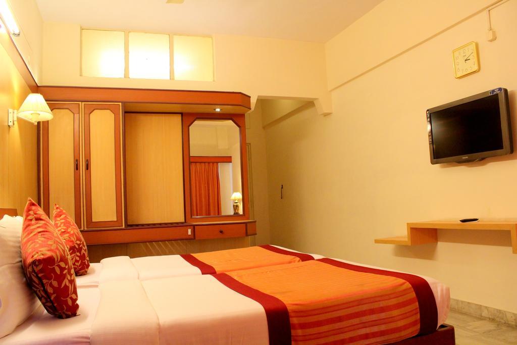 Hotel Yasodha Towers Hosūr Quarto foto