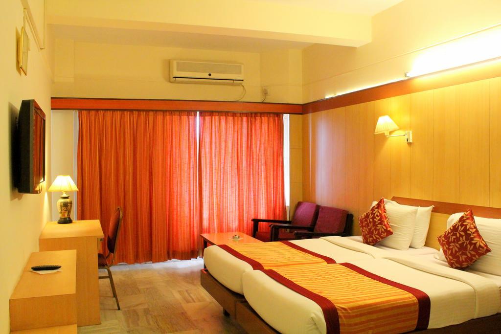 Hotel Yasodha Towers Hosūr Quarto foto