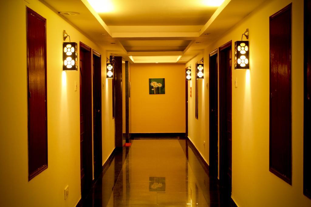 Hotel Yasodha Towers Hosūr Exterior foto